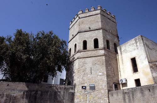 Visión de la Torre de la Plata desde el aparcamiento trasero l El Correo de Andalucía